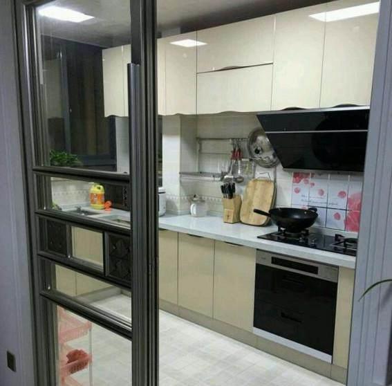 装修柜子全屋定制好还是木工做好