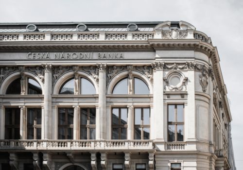 恒生银行月日斥资万港元回购万股