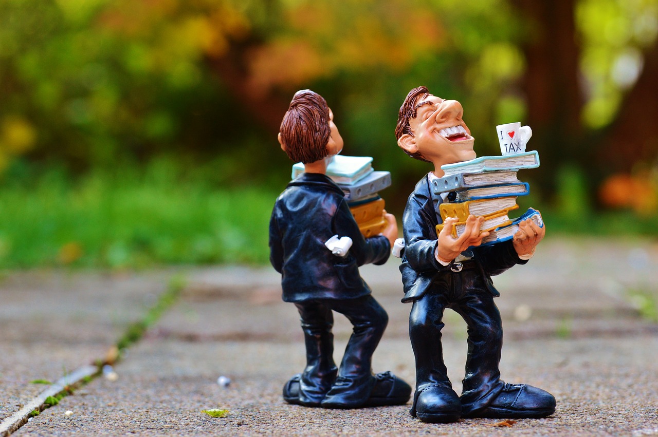 张本智和拿妹妹的银牌拍照，一段有趣的家庭故事