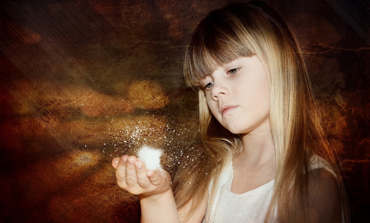 一名8岁小孩因观看电影异形而受到惊吓，家长投诉称孩子受到严重心理创伤。事件引发社会对儿童心理健康的关注，并引发对电影分级的讨论。