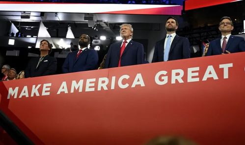 美国共和党全国代表大会将举行特朗普乘飞机抵达密尔沃基