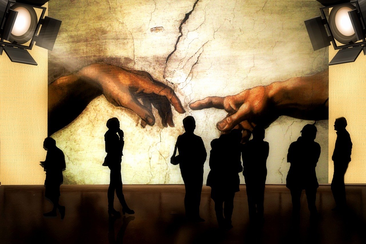 一名女子将30万财物藏入发霉大米中，却被孩子误以为是垃圾而扔掉。这起意外事件引发了社会热议，人们对于家庭教育和孩子行为规范的讨论再次成为焦点。