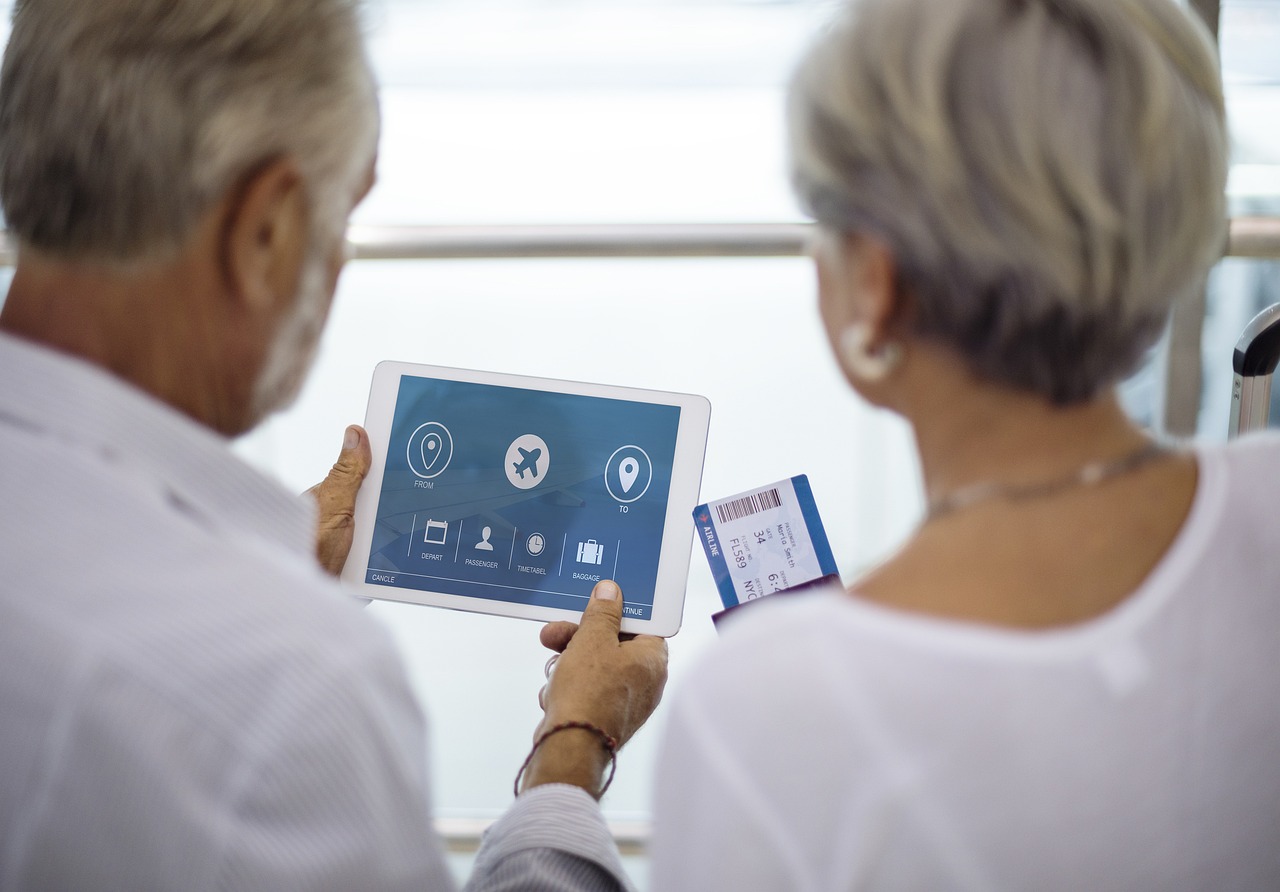 女生乘机遭后排夫妻踢踹歧视性辱骂，航空安全需共同维护