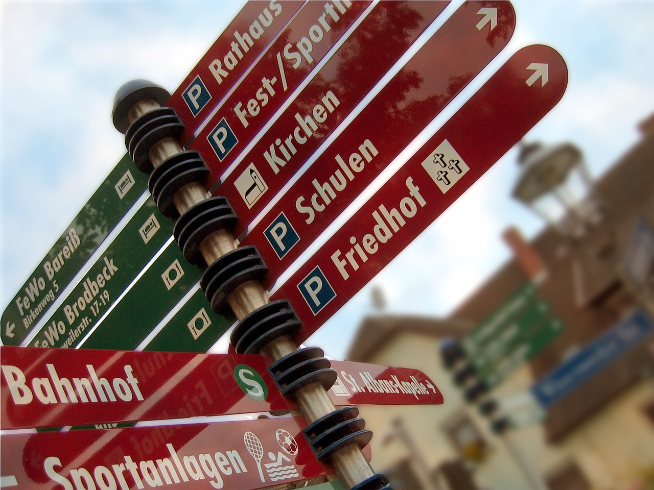 国庆档新片票房破6亿，志愿军，2领跑市场