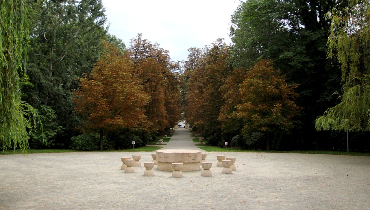 黑神话取景地灵岩寺现巨型悟空，传统文化与现代艺术的奇妙碰撞