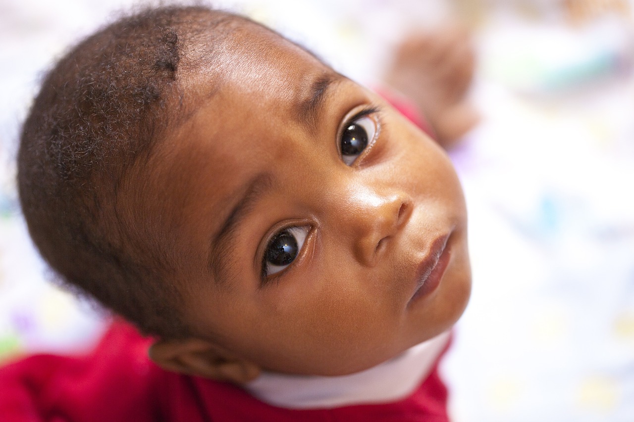 双胞胎婴儿离奇死亡事件，护士多轮检查背后的真相探寻