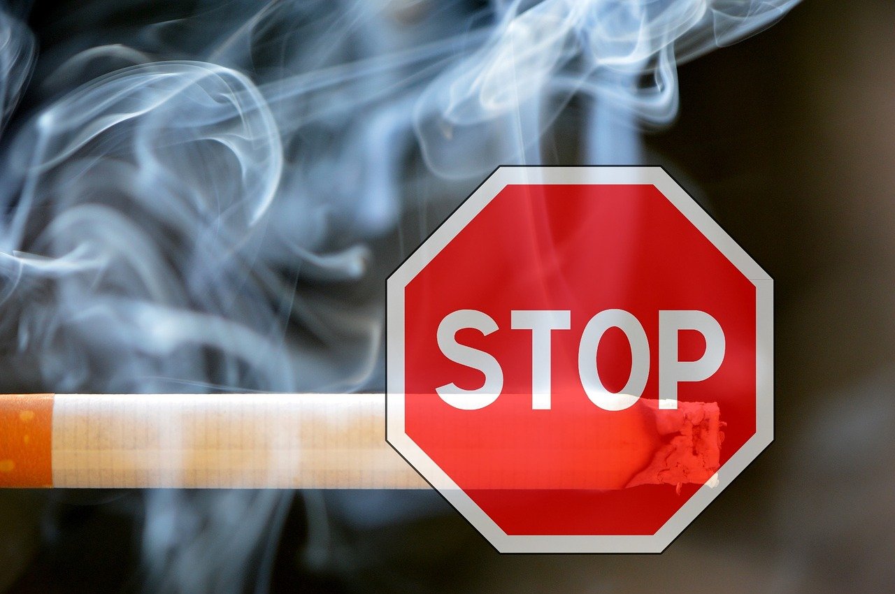电子烟与传统香烟，健康比较，悦刻VS真烟