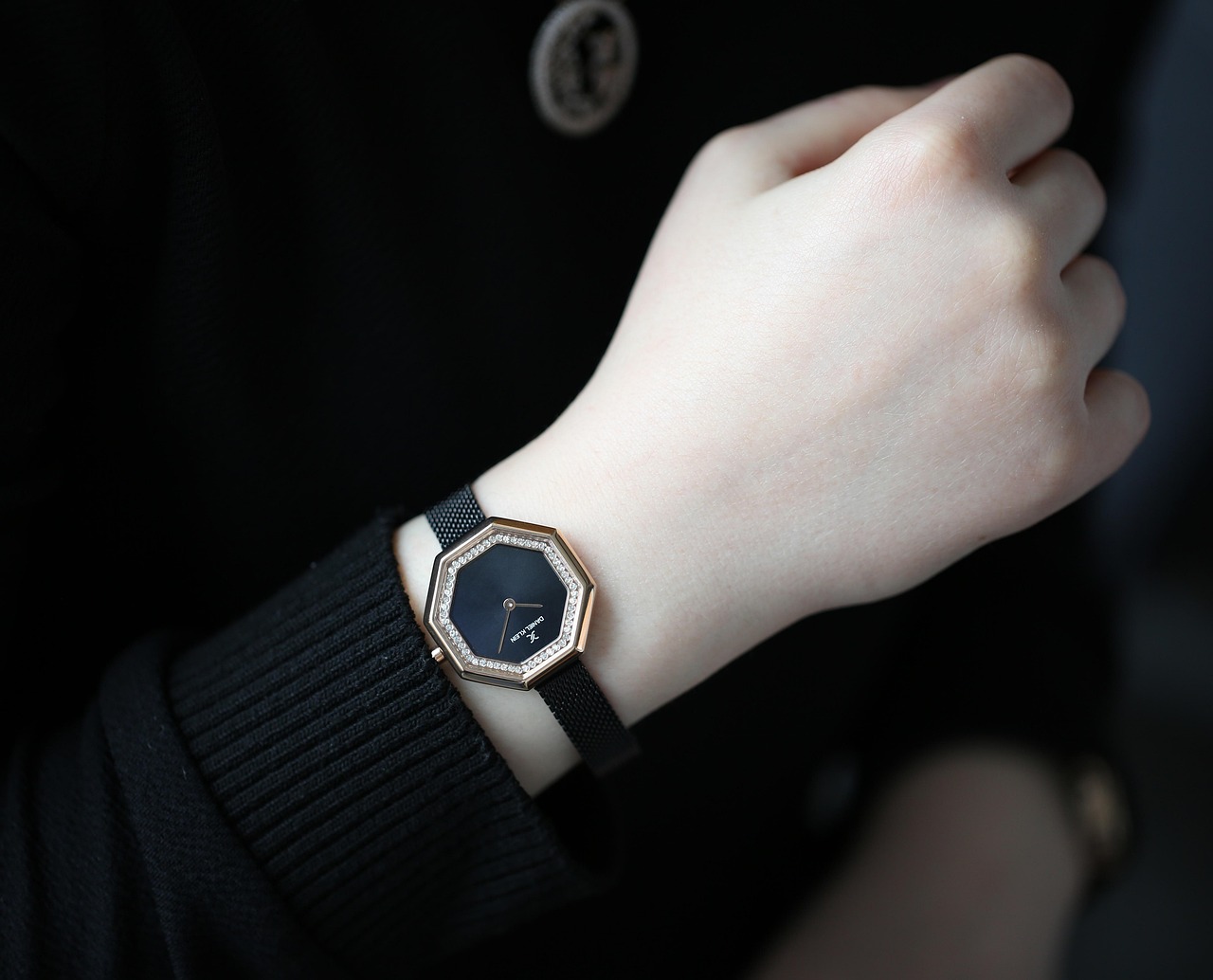 探索夏日时尚新宠，夏普9020智能手表——时间与健康的优雅结合