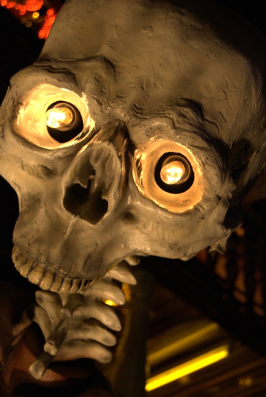 深夜倾听，中国传统民间鬼故事的魅力与恐怖——有声版解读