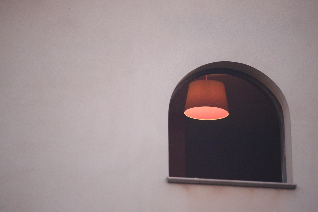 揭示家居的秘密幽灵，家里有鬼的十个神秘征兆与解读