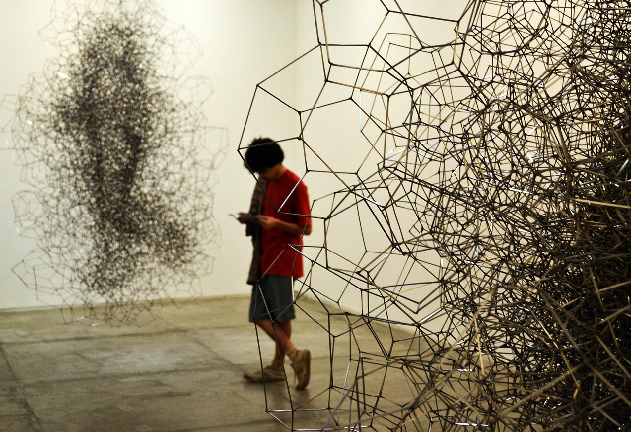 视觉冲突的艺术，如何理解并利用产生矛盾的图片